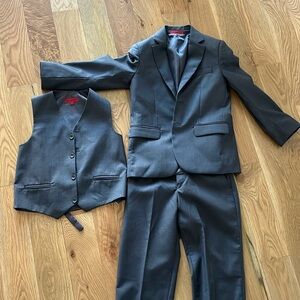 Boys 3 piece suit. Size 8. Never worn.